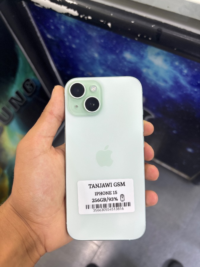 Apple iPhone 15 256 Go Vert — Comme neuf · Batterie 93 % · 256 Go · Vert, à Centre ville, Tanger